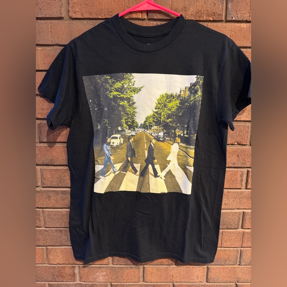 The Beatles Black T-Shirt with Abbey Road Graphic size Small S New